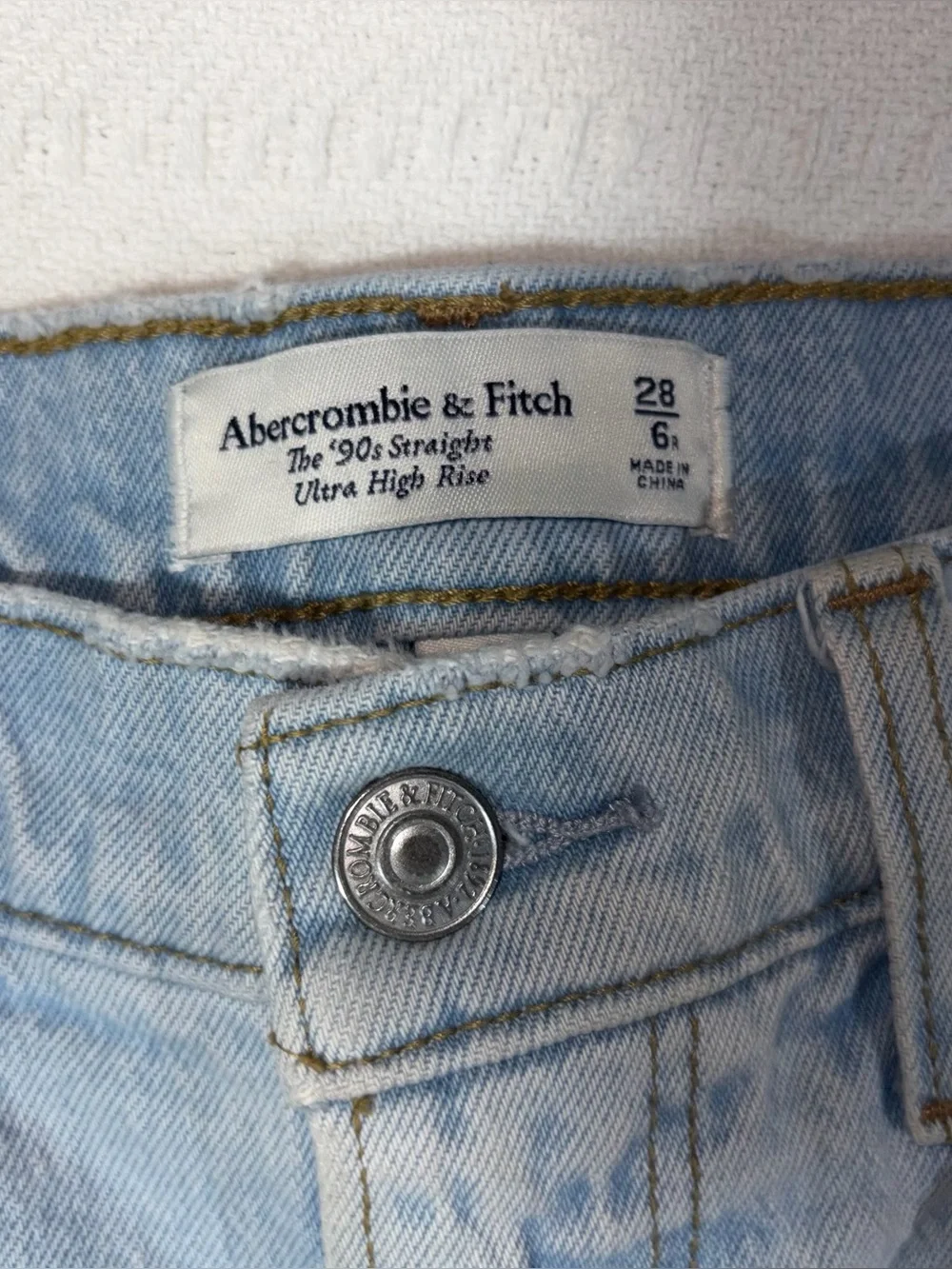 Abercrombie Fitch 90s Straight Ultra High Rise Jeans Womens Size 28/6 Light Wash - Picture 5 of 12